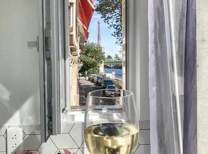 アパート ロフト 5 プレイシズ ウィズ ビュー オン エッフェル タワー