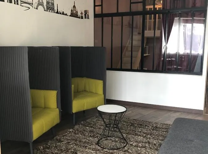 ロフト 5 プレイシズ ウィズ ビュー オン エッフェル タワー パリ