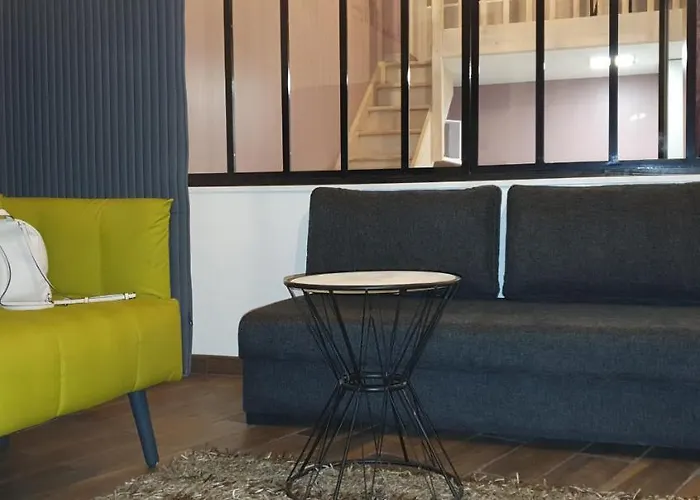 ロフト 5 プレイシズ ウィズ ビュー オン エッフェル タワー アパート