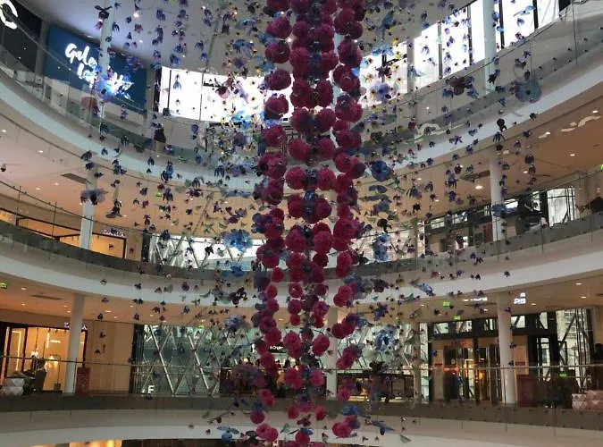 ロフト 5 プレイシズ ウィズ ビュー オン エッフェル タワー