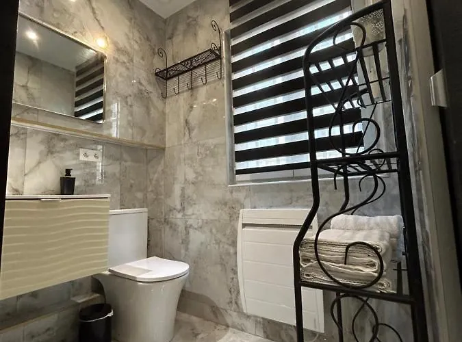 ロフト 5 プレイシズ ウィズ ビュー オン エッフェル タワー パリ