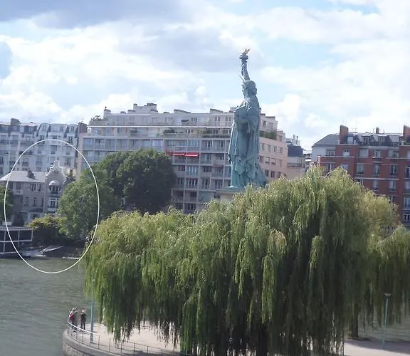 アパート ロフト 5 プレイシズ ウィズ ビュー オン エッフェル タワー